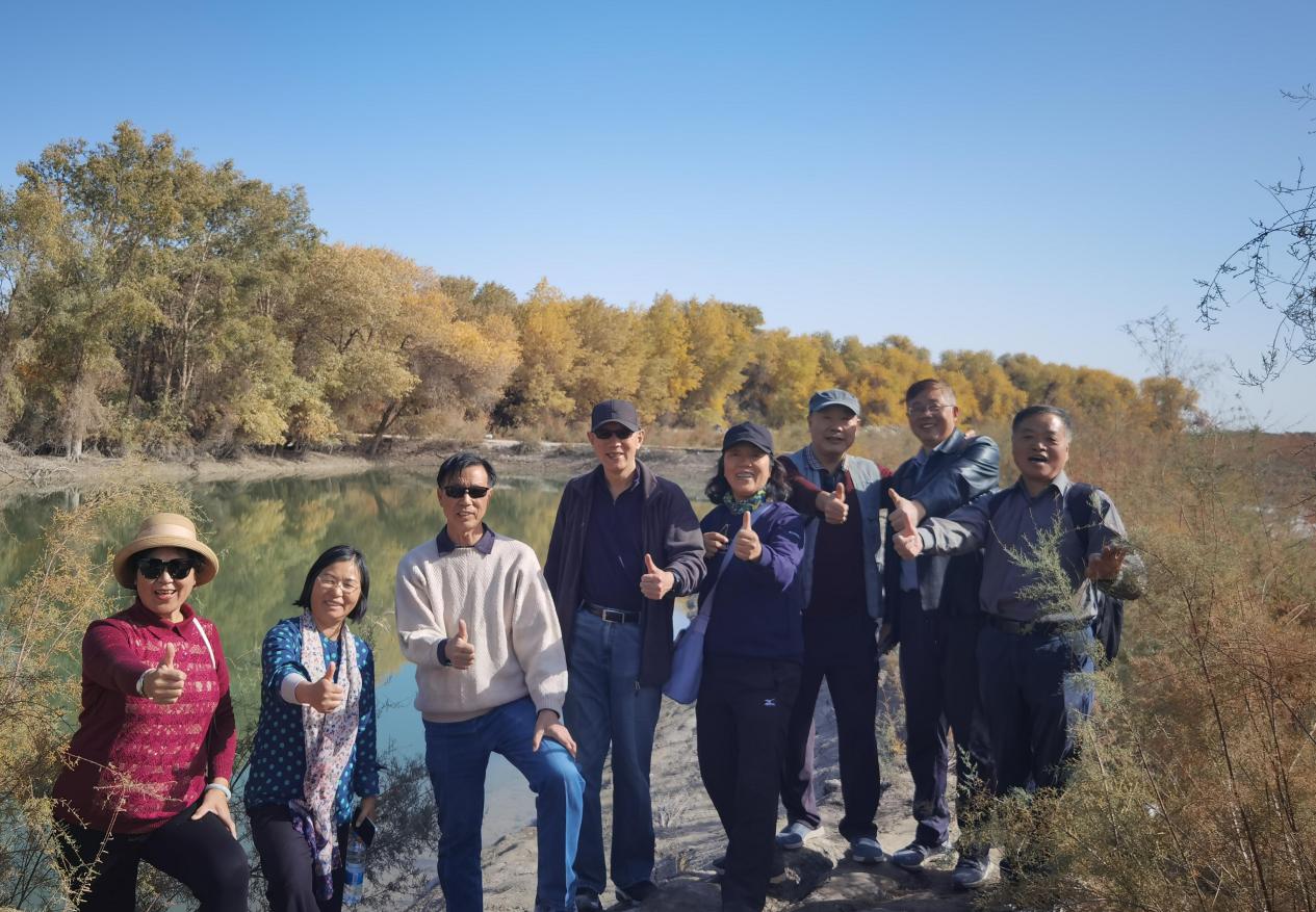 罗永坤-3 右面三位为交大银铃老师